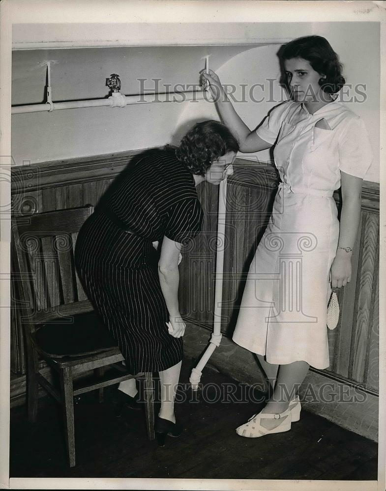 1938 Press Photo Mrs. Ruby Carroll &amp; Daughter Barbara Sitting Down During Court - Historic Images