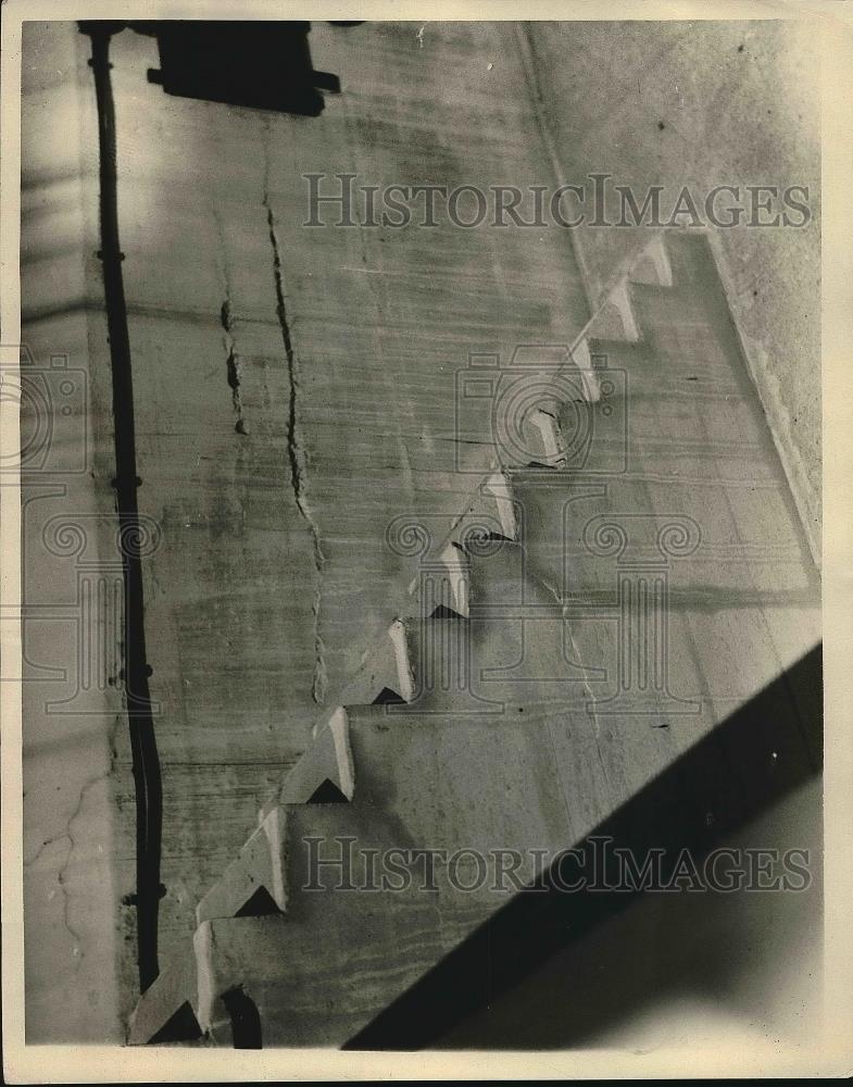 1924 Press Photo Cracked And Crumbling Masonry with Pacific Coast Defense - Historic Images