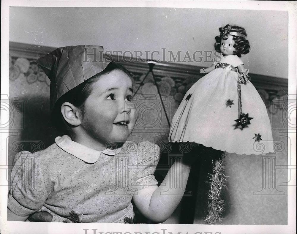 1951 Press Photo 2 Year Old Brenda Slate Holding Prize Fairy Doll Aloft - Historic Images