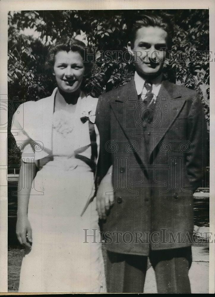 1937 Press Photo Warren Stanley and Loretta Harynek standing together - Historic Images
