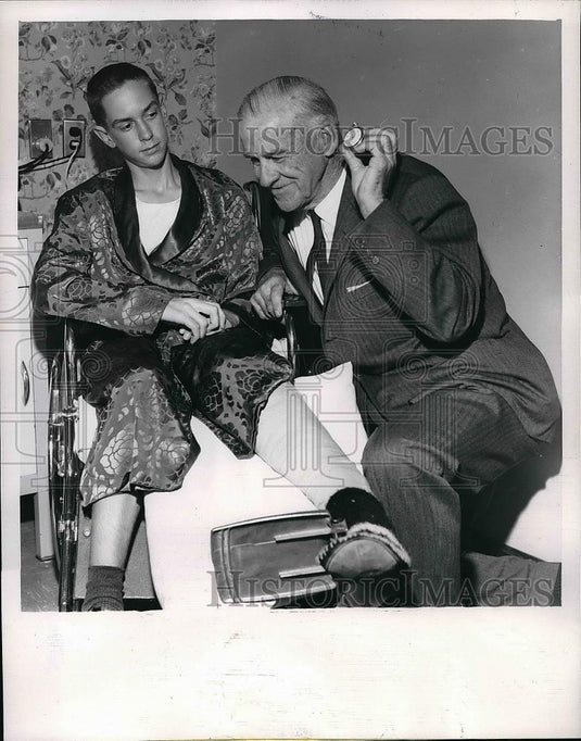 1962 Press Photo Coach Clark Shaughnessy of Chicago Bears and Bruce Browman - Historic Images