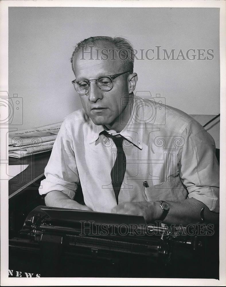 1954 Press Photo Joseph C. Harsch NBC Washington Commentator &amp; Paper Columnist - Historic Images
