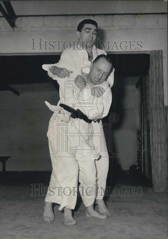 Press Photo Judo in France Brestois M black belt Dan Quatre - Historic Images