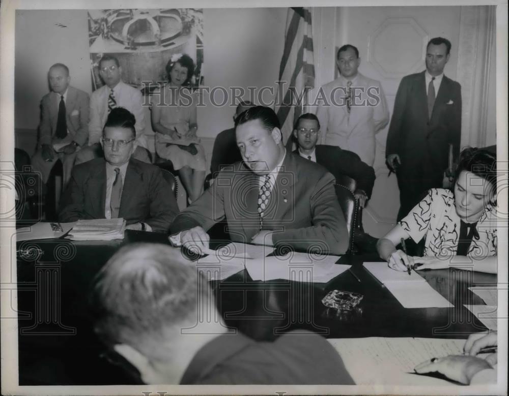 1945 Press Photo J.A. Krug War Production Board Chairman Conference - Historic Images
