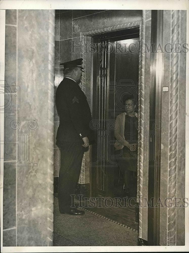 1932 Press Photo Secret Elevator At Commerce Building In Washington D.C. - Historic Images