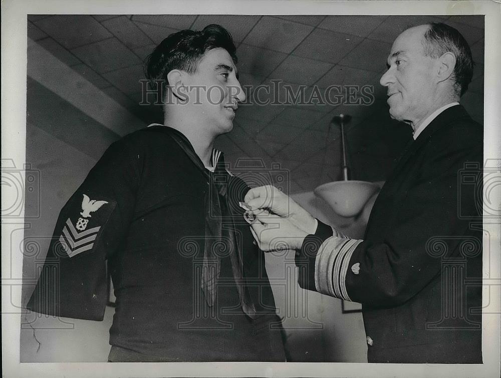 1943 Press Photo Thomas Sortind and Vice-Admiral Russell Waesche of coast guard - Historic Images
