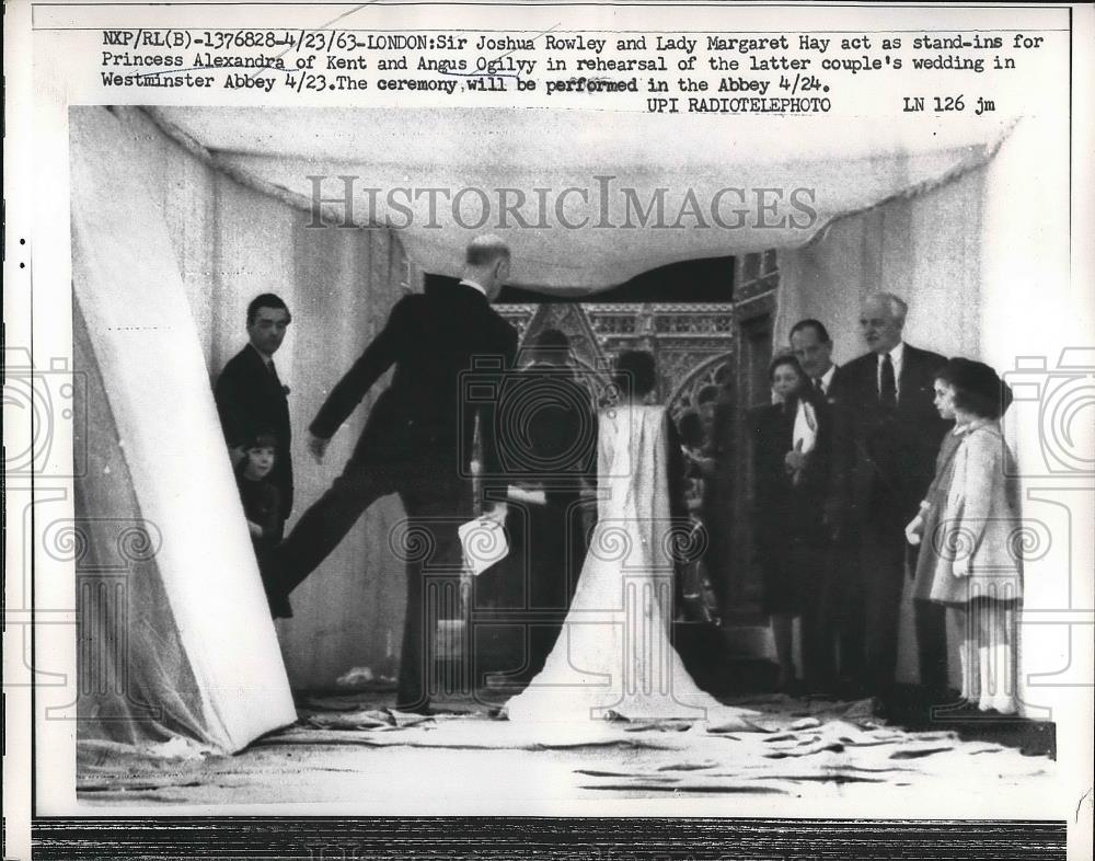 1963 Press Photo Sir Joshua Rowley Lady Margaret Hay Rehearsal Wedding London - Historic Images