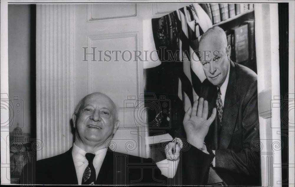 1956 Press Photo Brig. Gen. John Reed Kilpatrick, Picture President Eisenhower - Historic Images