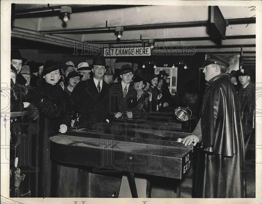 1940 Press Photo Power outage in the New York Subway System - Historic Images