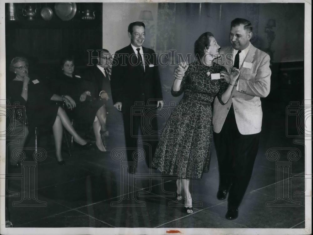 1959 Press Photo Mr &amp; Mrs Sherman Lyle &amp; Dale Premeaux at a dance - Historic Images