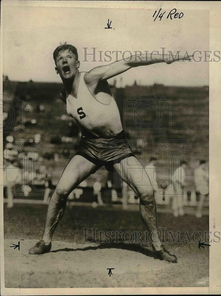 1926 Press Photo J. W. Hoffman Throwing Shot Put Track And Field Event - Historic Images