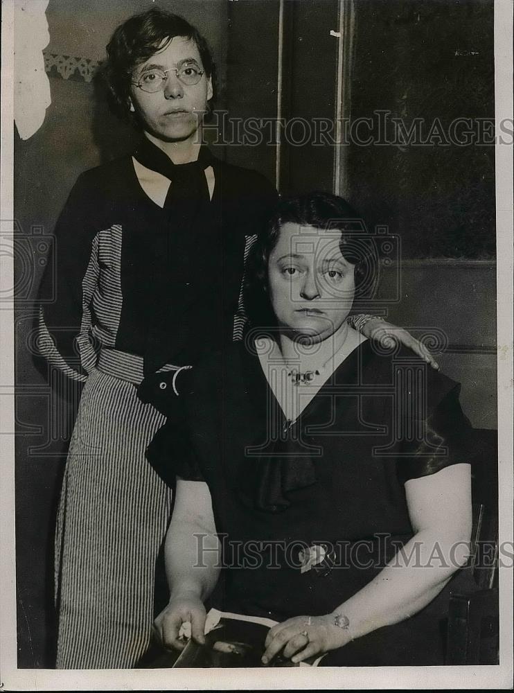 1934 Press Photo Mrs Neoma Saunders and Mrs Mable Balke in court - Historic Images