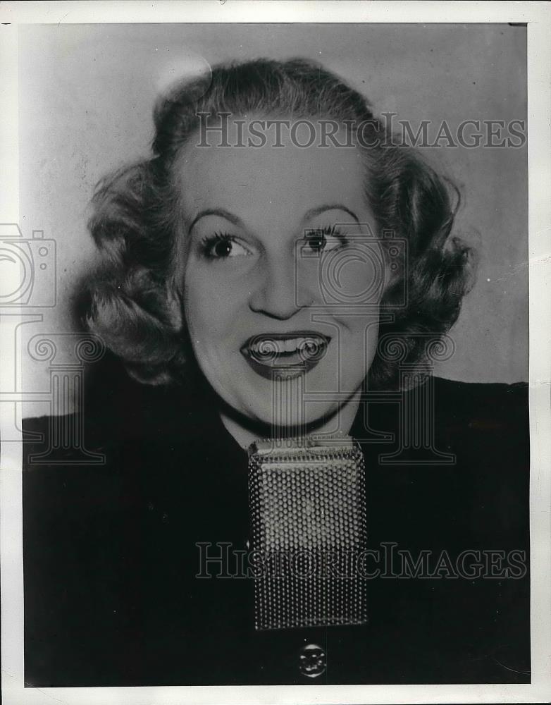 1940 Press Photo Alice Meredith, announcer at station KFRU Columbia - Historic Images