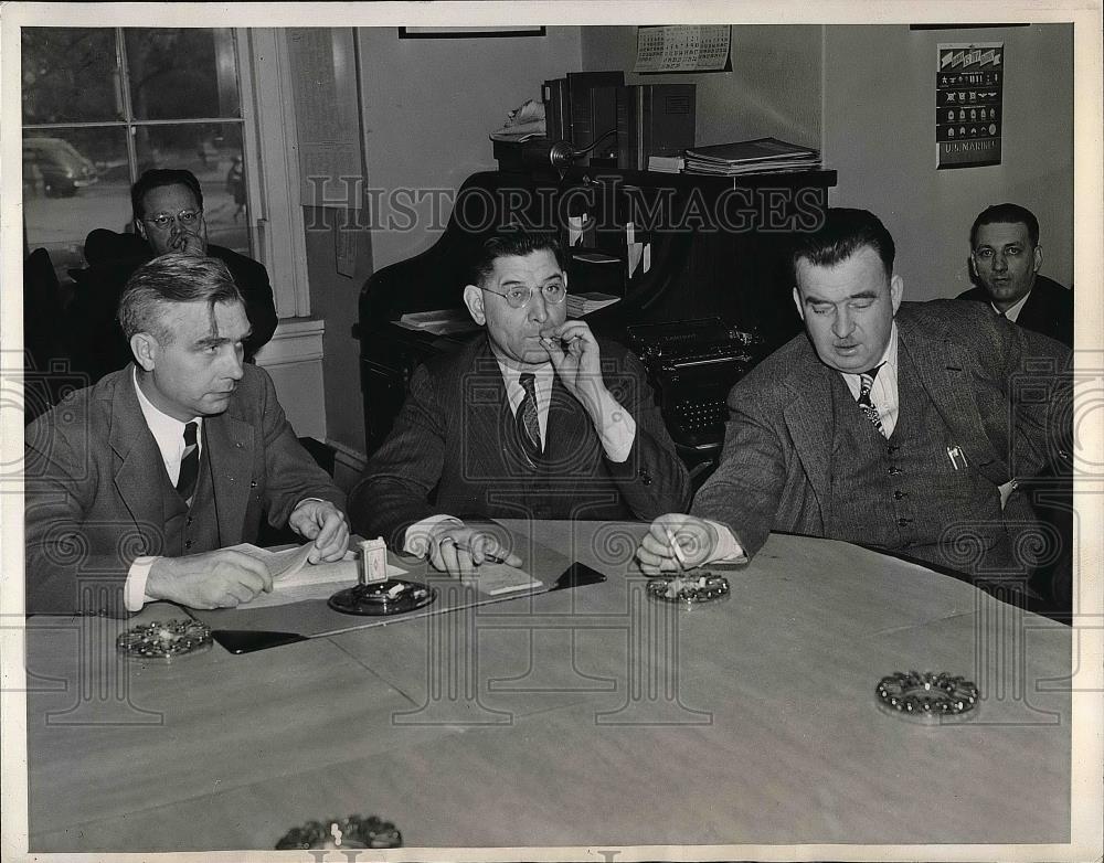1945 Press Photo CIO Reps August Scholle,FE Houk &amp; Rep. George Sadowski - Historic Images