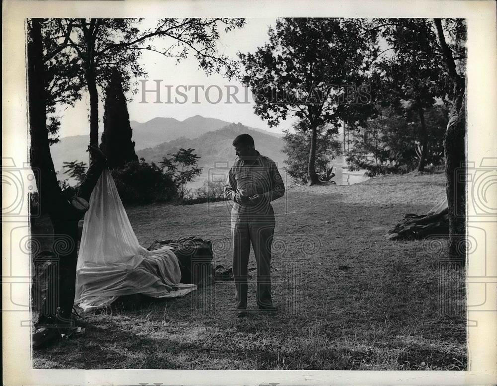 1943 Press Photo Hugh Baillie in Sicily - Historic Images