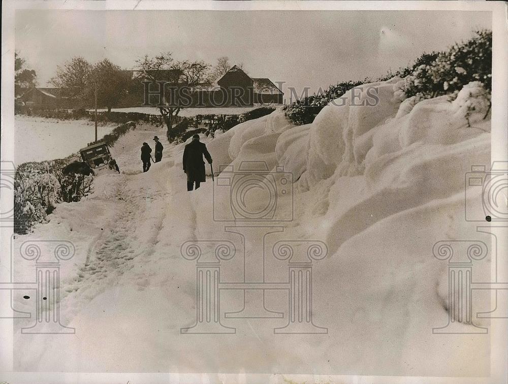 1937 Press Photo Heavy snow in Latimer, Buckinghamshire - Historic Images
