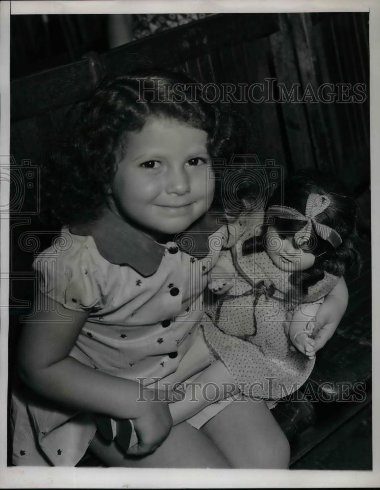 1937 Press Photo Silvia Krasnoselsky winner of beauty contest - Historic Images