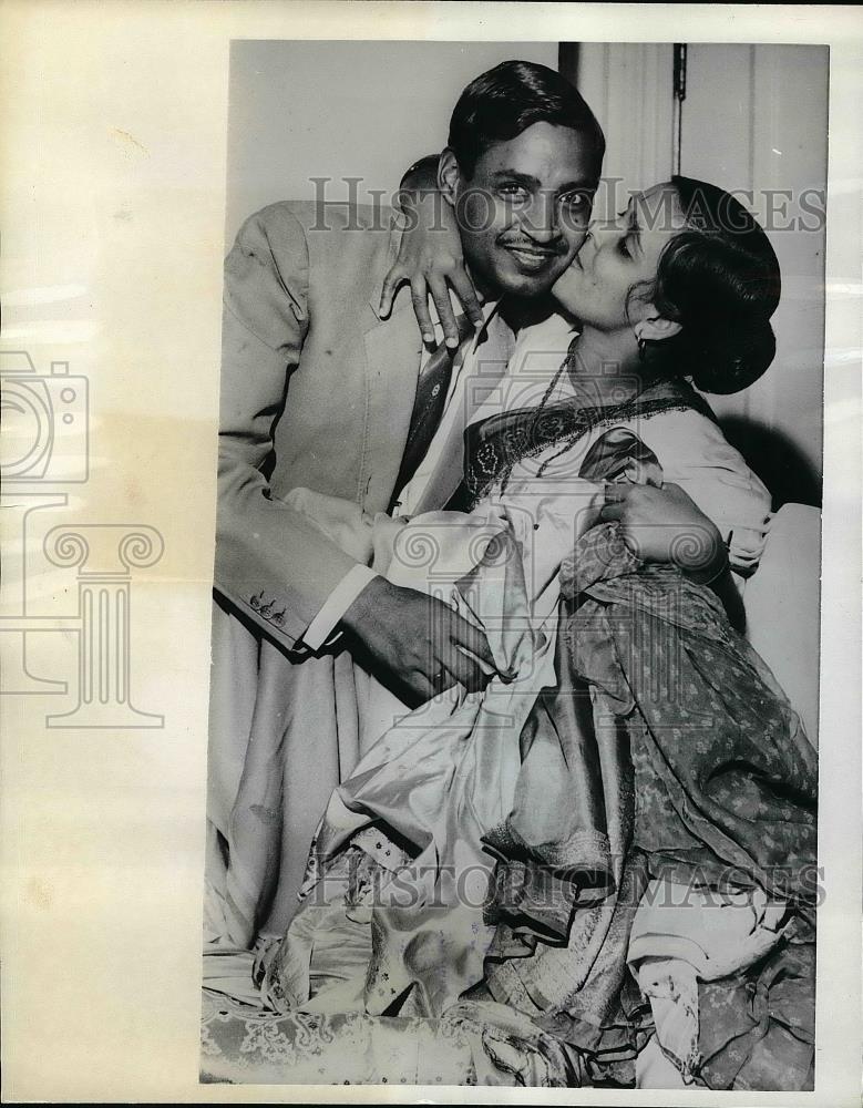 1961 Press Photo Mrs. Naim Gupta and her Husband at Iowa State College - Historic Images