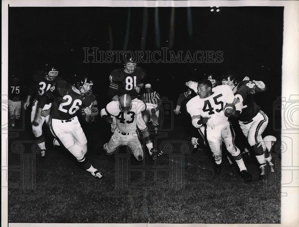1958 Press Photo Browns Leroy Bolden and Bears Jack Hoffman and Charlie Summer - Historic Images