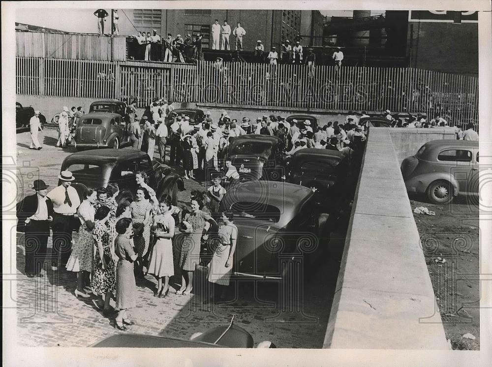 1938 Press Photo C.I.O. workers called a strike on Armour &amp; Company, Kansas City - Historic Images