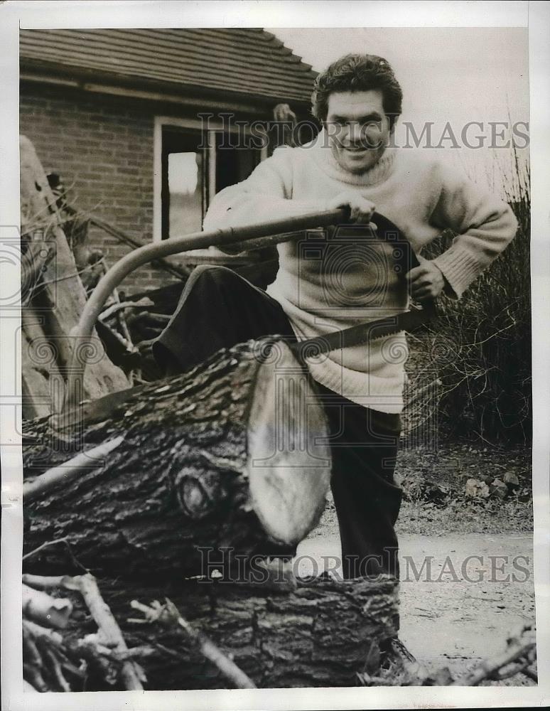 1950 Press Photo Heavyweight champion Freddie Mills cutting wood - nea54825 - Historic Images