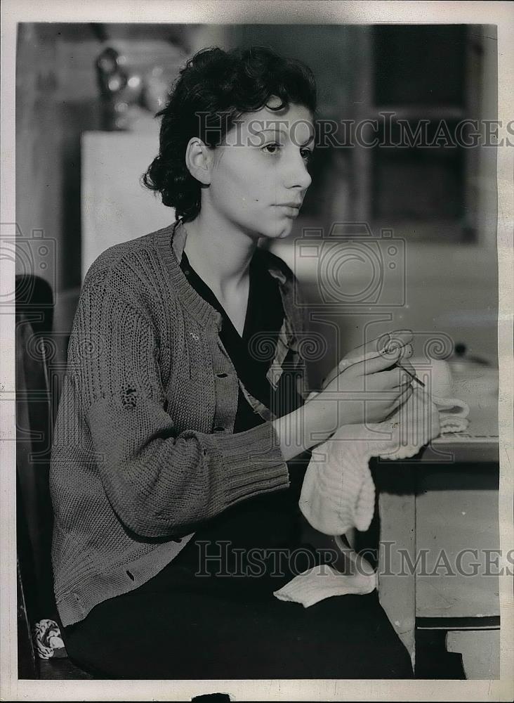 1937 Press Photo Suspect Mrs. Joseph Healy Facing Electric Chair After Murder - Historic Images