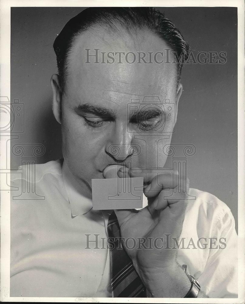 1942 Press Photo V.L. Greth Manufacturing engineer - nea55331 - Historic Images