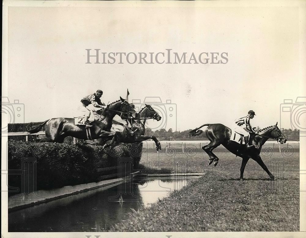 1934 Press Photo Hitting a hurdle at a steeplechase race. - nea54683 - Historic Images