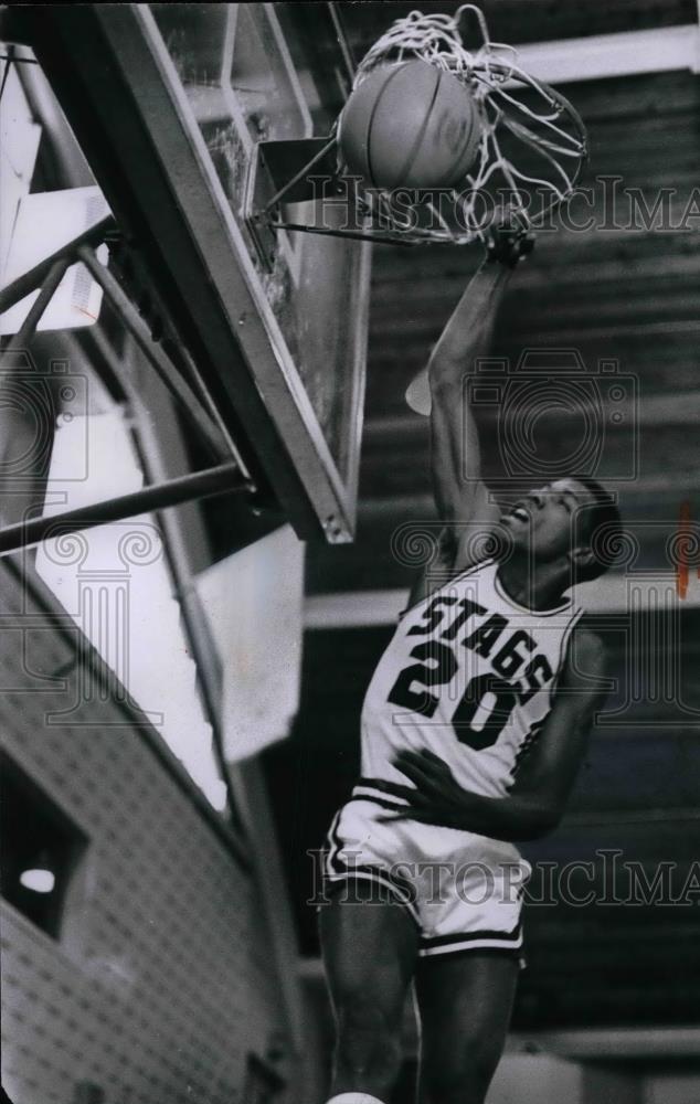 1966 Press Photo Fairfield Stags&#39; Mike Branch dunking basket - nea58036 - Historic Images