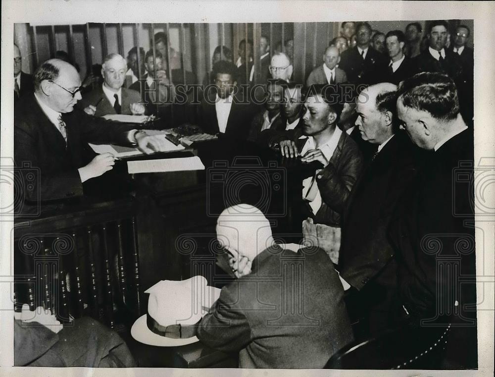 1934 Press Photo Municipal Judge George Steiger presiding over Arrests - Historic Images