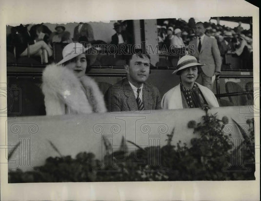 1933 Press Photo Mr & Mrs Joseph Walton at Southern Racetrack Miami Florida - Historic Images