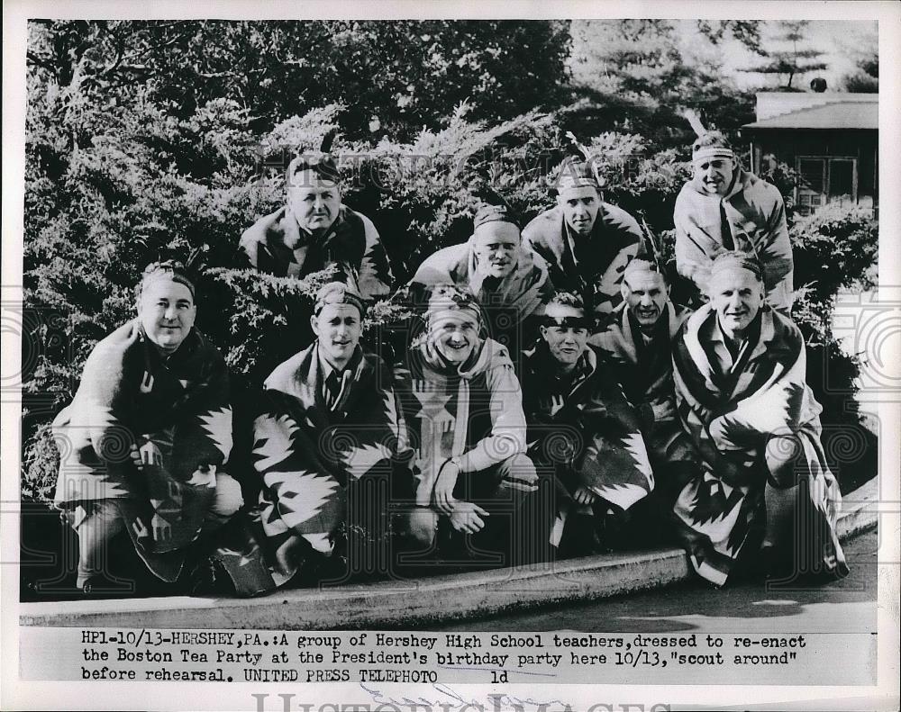 1953 Press Photo Group Of Hershey High School Teachers Reenact Boston Tea Party - Historic Images
