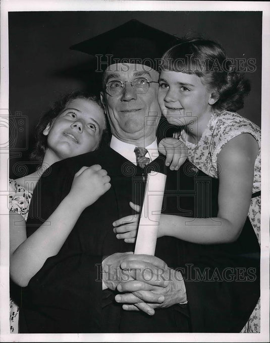 1954 Press Photo Carl Arthur Setterstrom Graduating Long island University - Historic Images