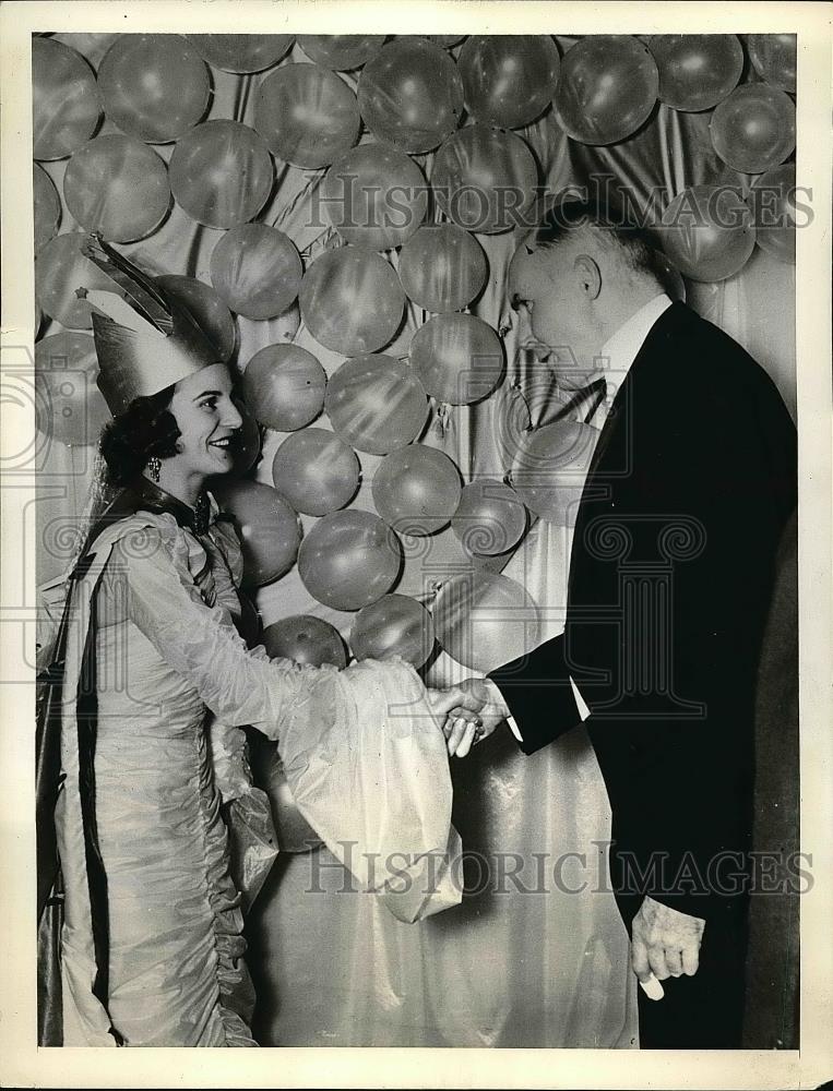 1938 Press Photo Jeanette Ver Heyden and Col. David Goodrich at ball - nea56291 - Historic Images
