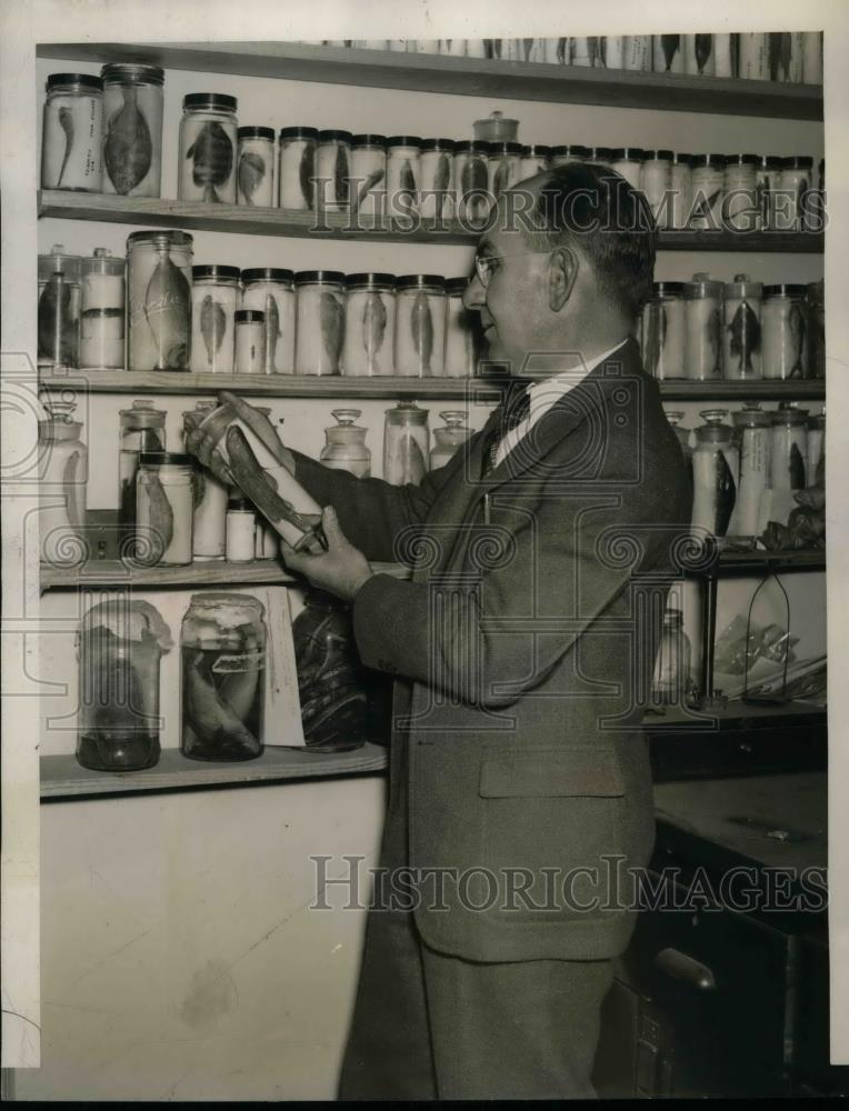 1940 Press Photo Jeff McCord Fisherman Pickles His Catches - nea59120 - Historic Images
