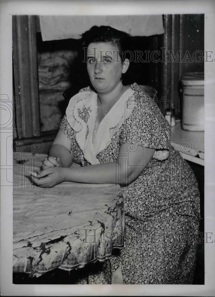 1937 Press Photo Mrs. Michael Kane after her daughter went missing - nea59794 - Historic Images