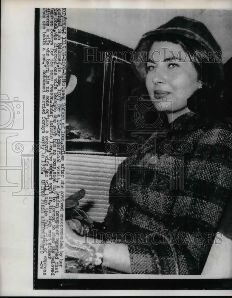 1956 Press Photo Queen Soraya Of Iran Arrives In Rome For 10 Day Visit - Historic Images