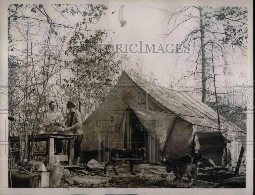 1936 Press Photo Homer Bogle Tent House Waiting for His Home to be Finished - Historic Images