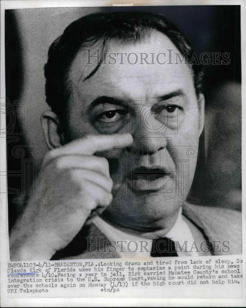 1970 Press Photo G. Claude Kirk at News Conference Manatee County School - Historic Images