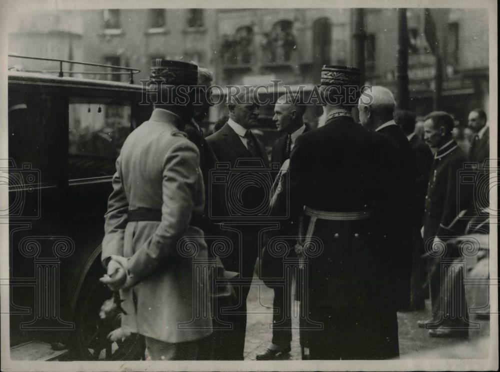 1927 Press Photo Howard Savage & Gen John Pershing Greeted By French Officials - Historic Images