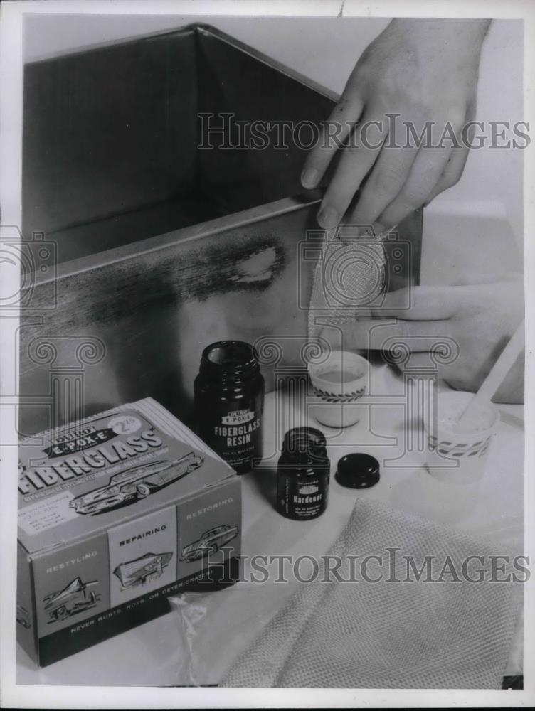 1959 Press Photo Repairing a Steel box with Fiber Glass Resin - nea66489 - Historic Images