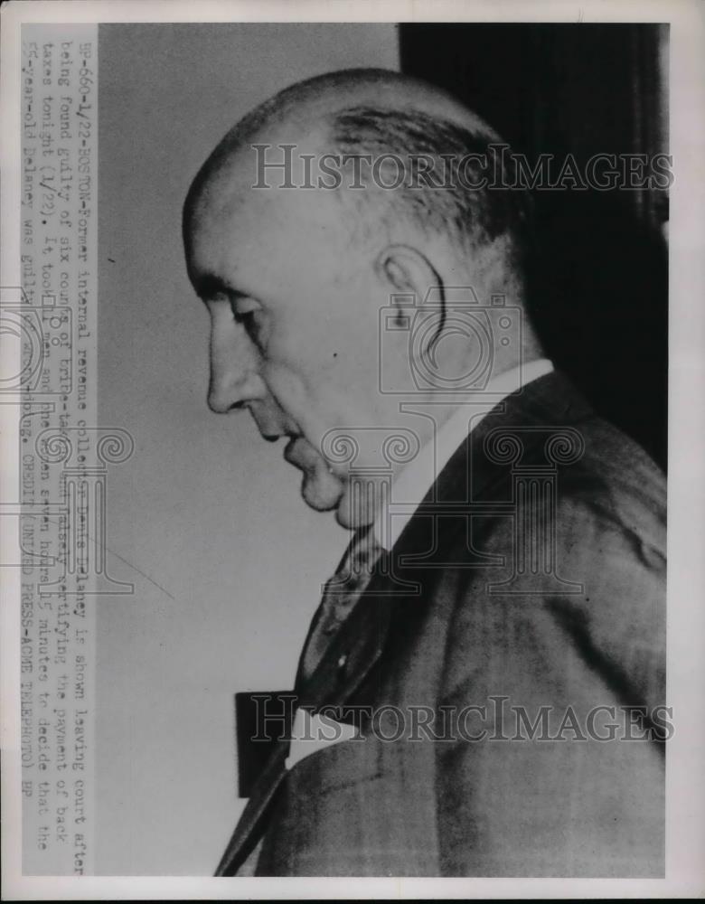 1952 Press Photo Ex IRS collector Denis DeLaney on trail for taking bribes - Historic Images
