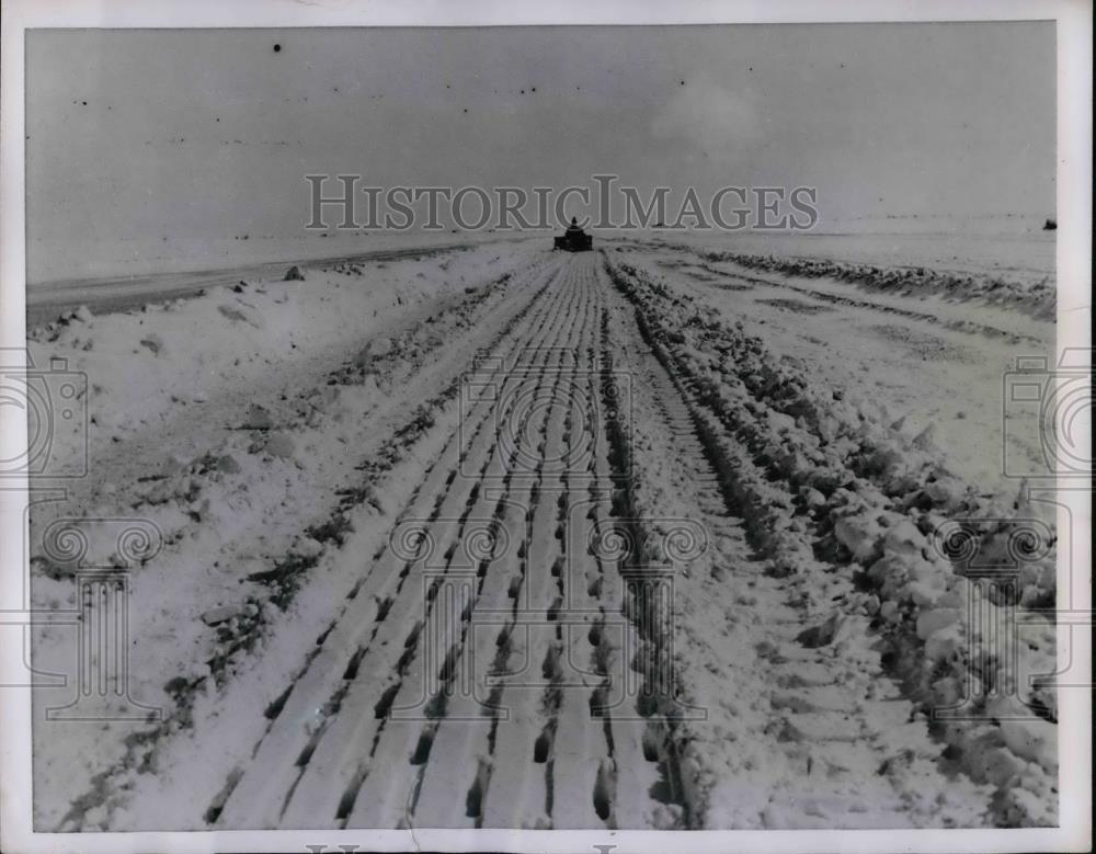 1952 Press Photo Central Canadian Arctic, Army engineers in snow test - Historic Images
