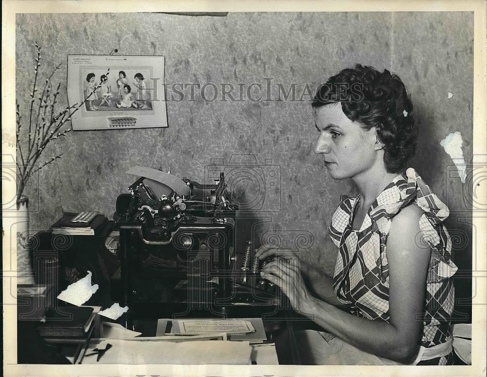 1937 Press Photo William Grant Hayes Blind Business Woman - nea64698 - Historic Images