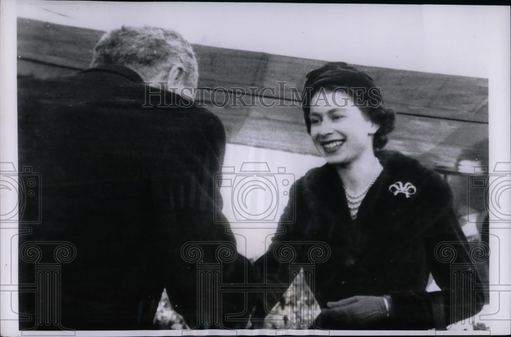 1957 Press Photo Queen Elizabeth of England &amp; Canadian PM John Diefenbaker - Historic Images