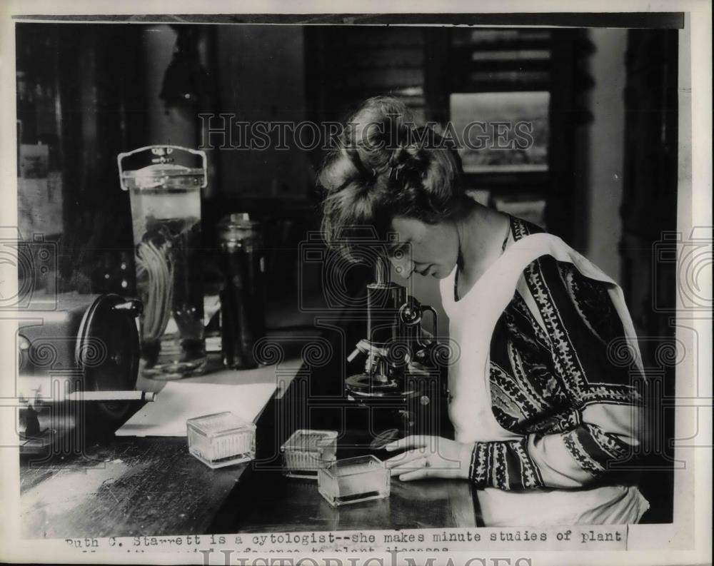 1929 Press Photo Cytologist Ruth Starrett Examines Plant Cells - Historic Images