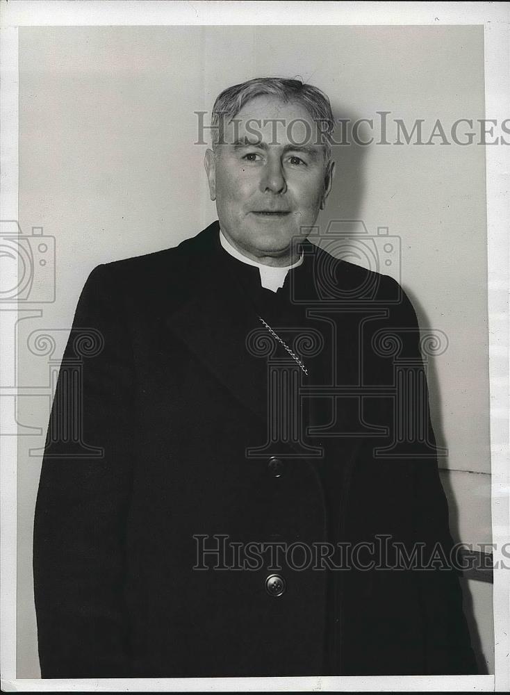 1935 Press Photo Rev.Bishop Hoban Arriving In New York City Aboard SS Berengaria - Historic Images