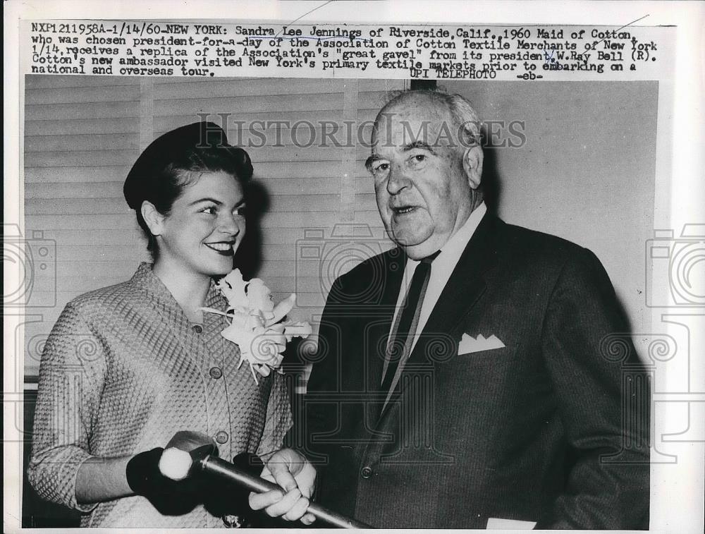 1960 Press Photo Sandra Lee Jennings, Assn of Cotton Tex Merchants, WR Bell - Historic Images