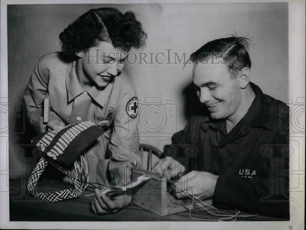 1944 Press Photo Pfc. Wintown Yarrow, Ellen Magee of Red Cross - nea67720 - Historic Images