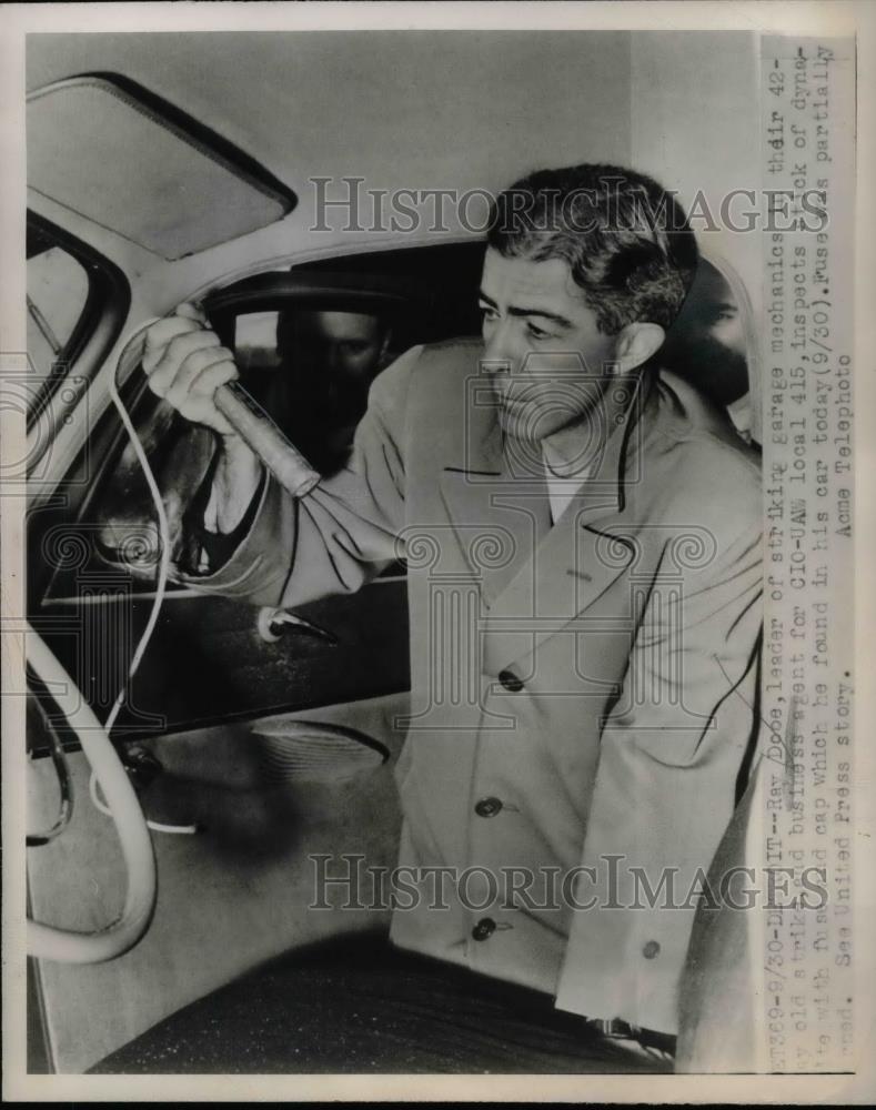 1947 Press Photo Ray Dooe, leader of striking gararge mechanics in Detroit - Historic Images
